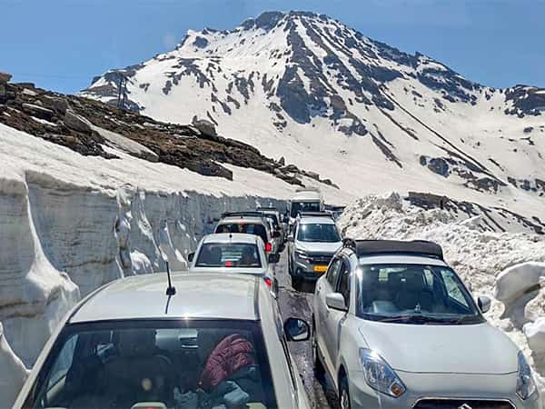 Snowfall in Himachal leads to closure of 223 roads, Shimla hotel room occupancy rises to 70% 