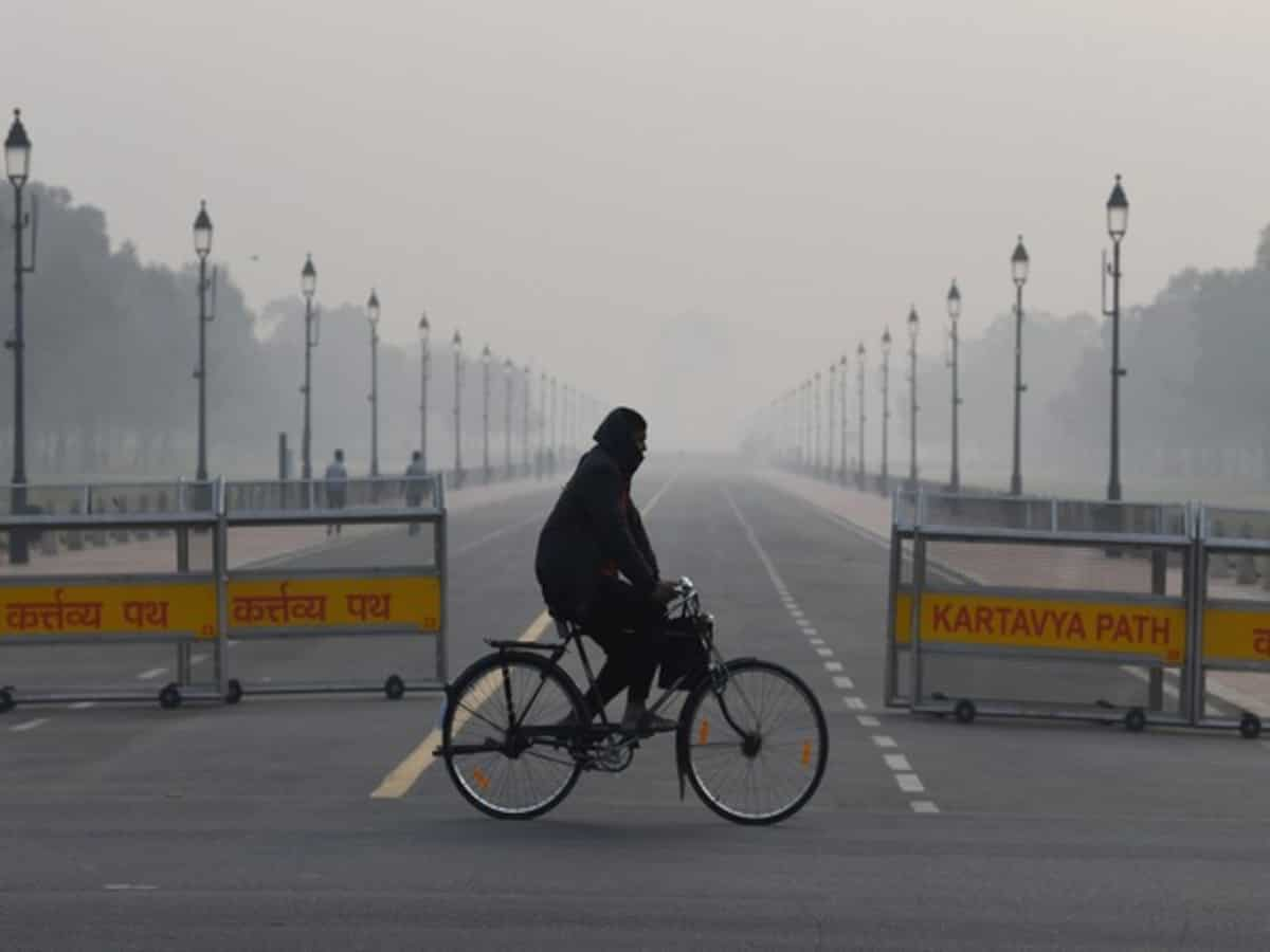 Delhiites wake up to overcast sky, light rain expected 