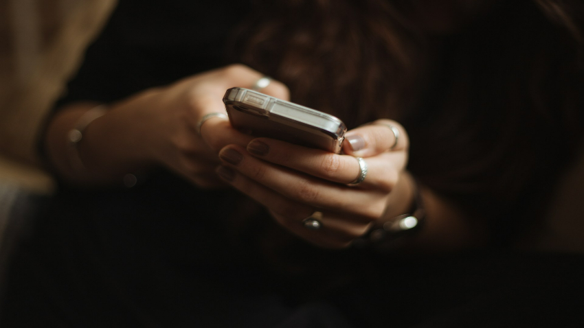 UPI Transaction Fraud News: Fraudsters deposit money in