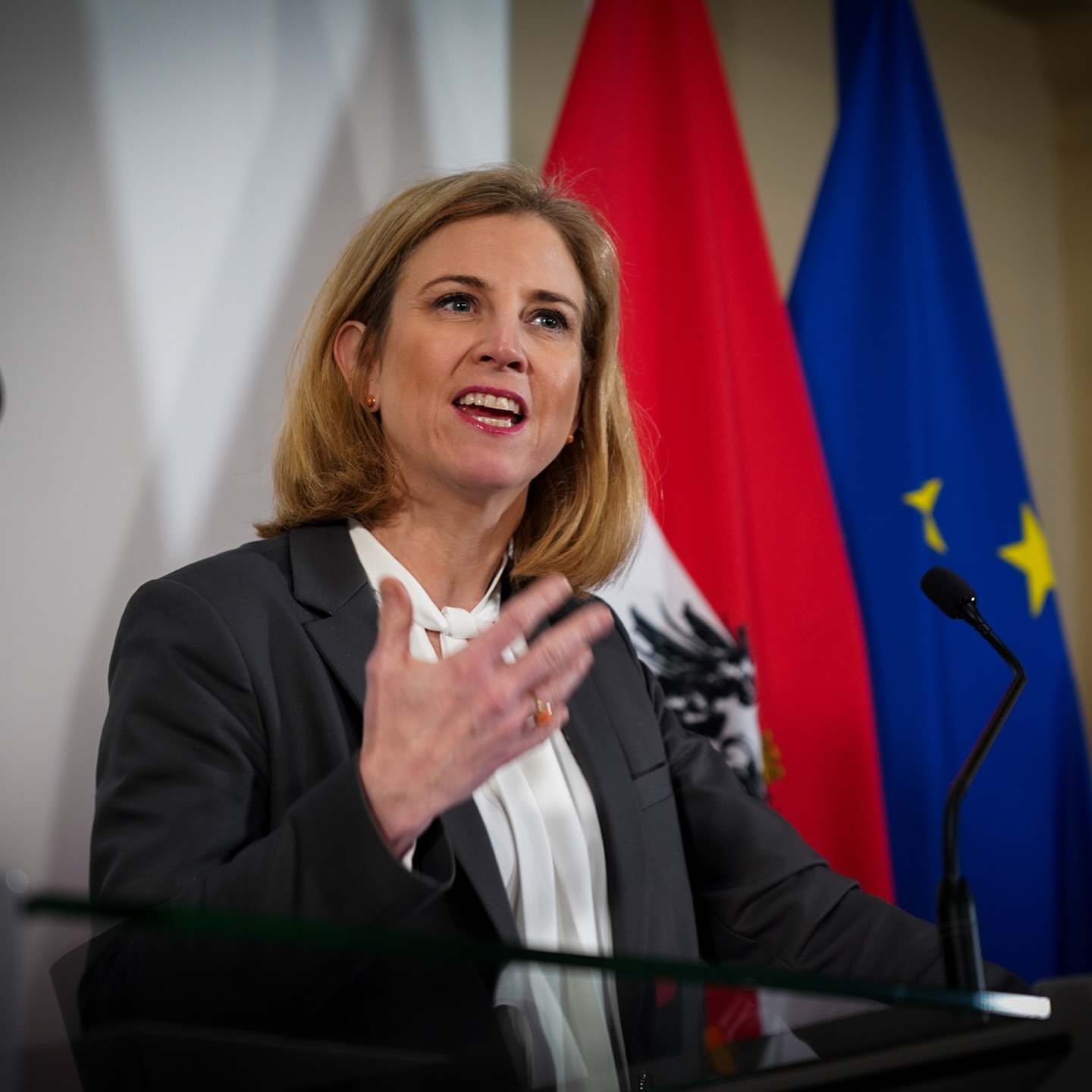 Austrian coalition talks collapse as NEOS quits