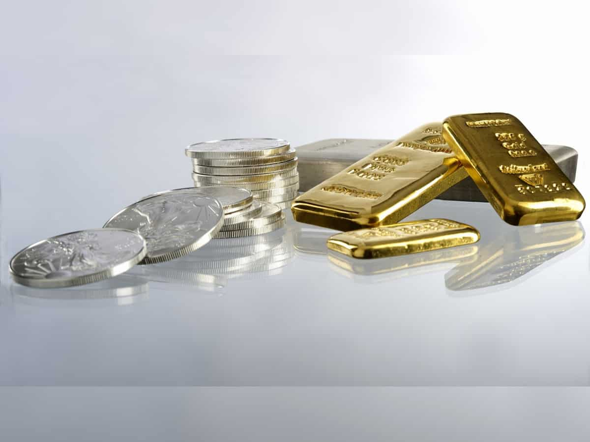 Gold Prices Today: Gold futures drop Rs 20 to Rs 77,038; silver slips Rs 150 to Rs 80,019