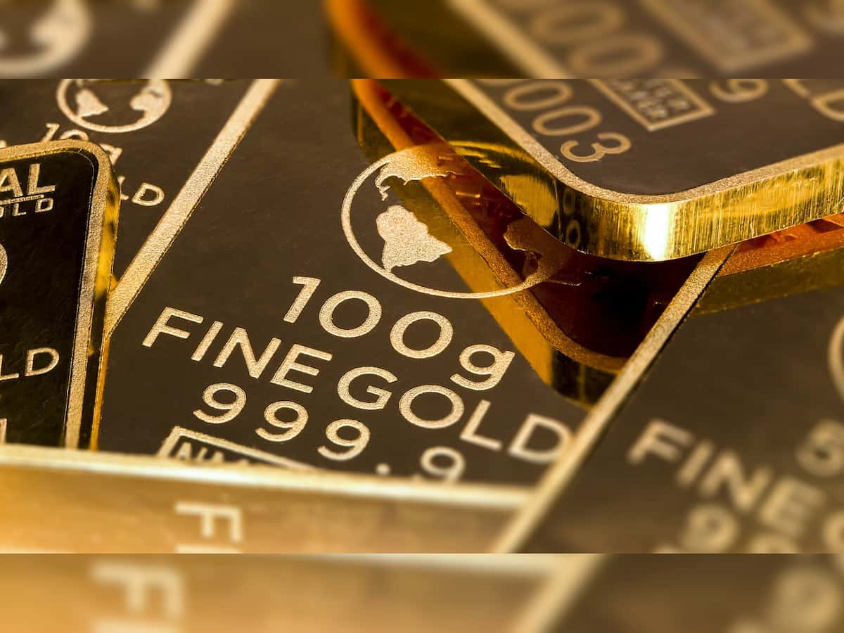 Gold Rates Today: Yellow metal futures edge higher; MCX rates hold steady at Rs 77,960