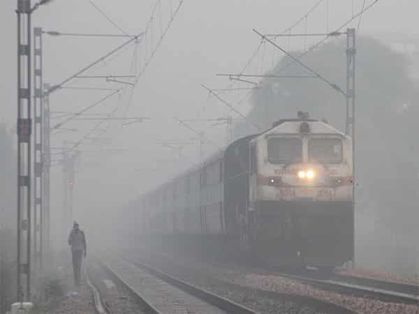 Delhi Weather Update: Dense fog envelops national capital, 45 trains delayed 