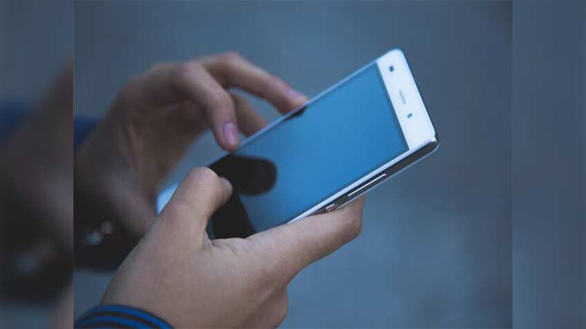 Global smartphone market bounces back with 4% sales growth in 2024