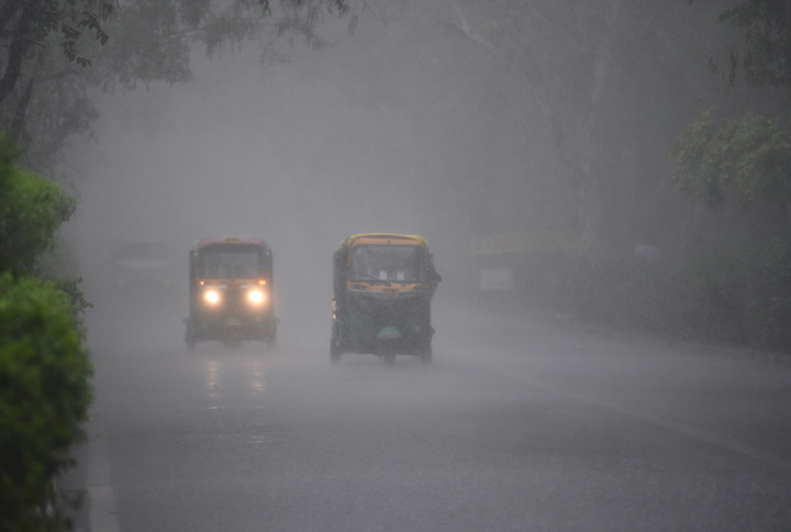 Delhi Rains: Dense fog, rain in Delhi-NCR parts;