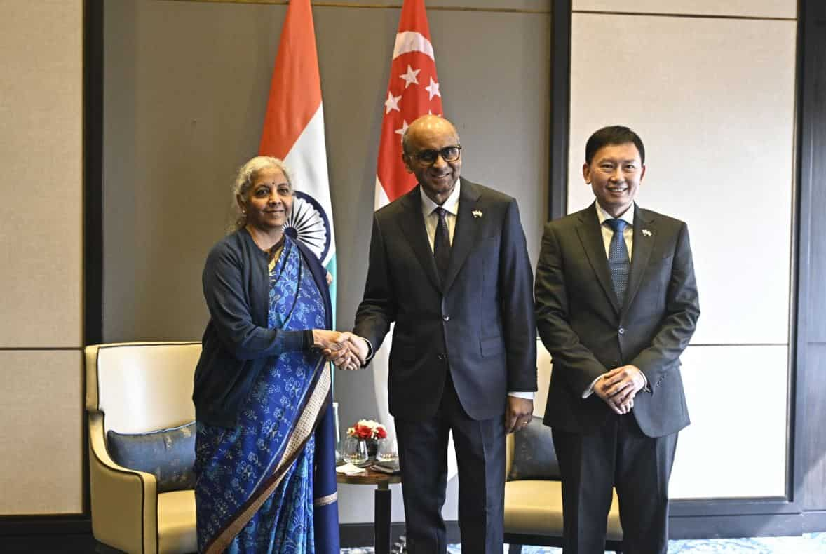 Finance Minister meets Singapore President, discusses comprehensive strategic partnership