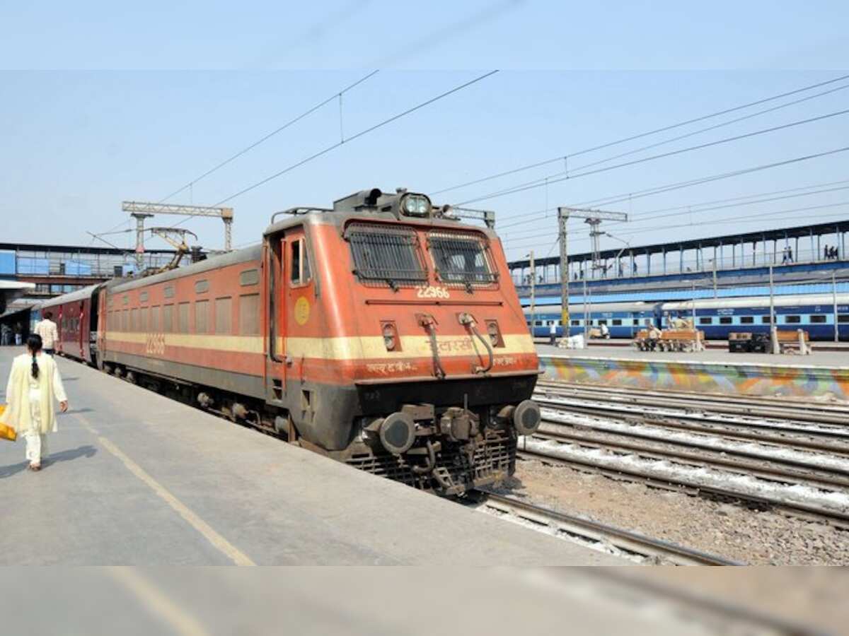 Dense fog in Delhi-NCR parts, train services disrupted