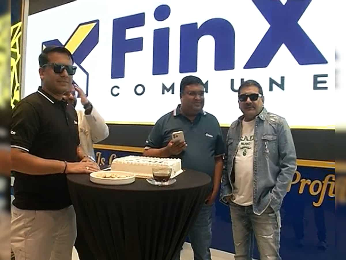 Market guru Anil Singhvi inaugurates Fin X Commune, Choice Broking's Capital Market Cafe for GenZ traders 