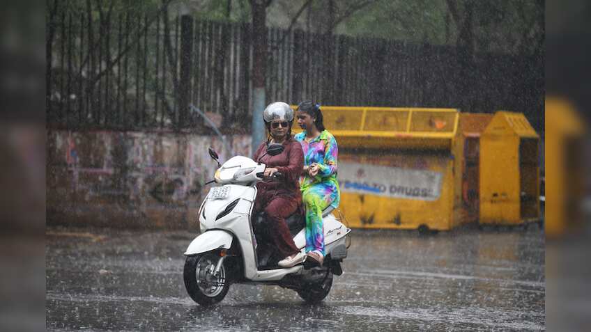 Delhi wakes up to light rain amid 'poor' air quality; IMD predicts more showers