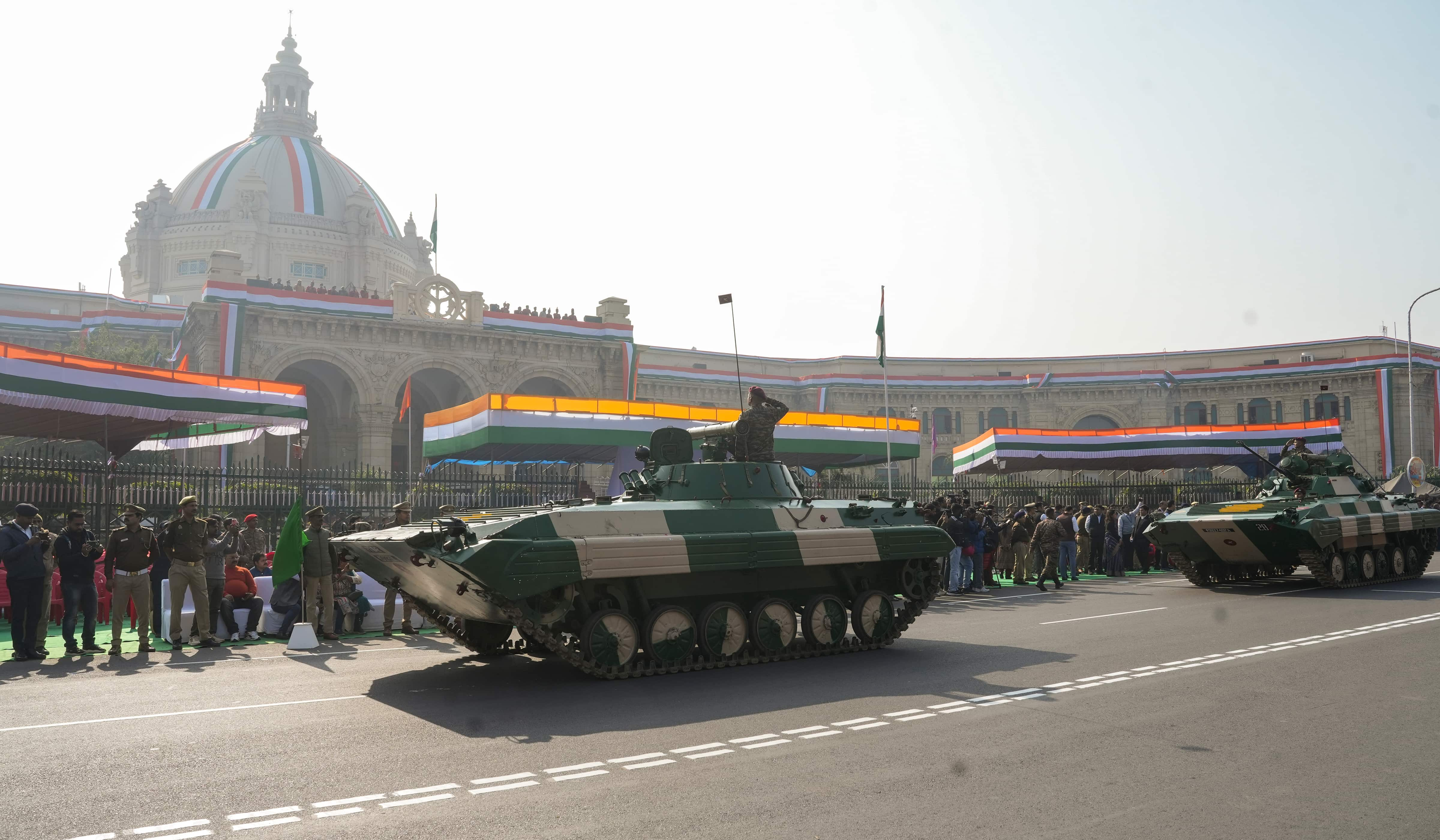 Indian Army tanks roll in Lucknow