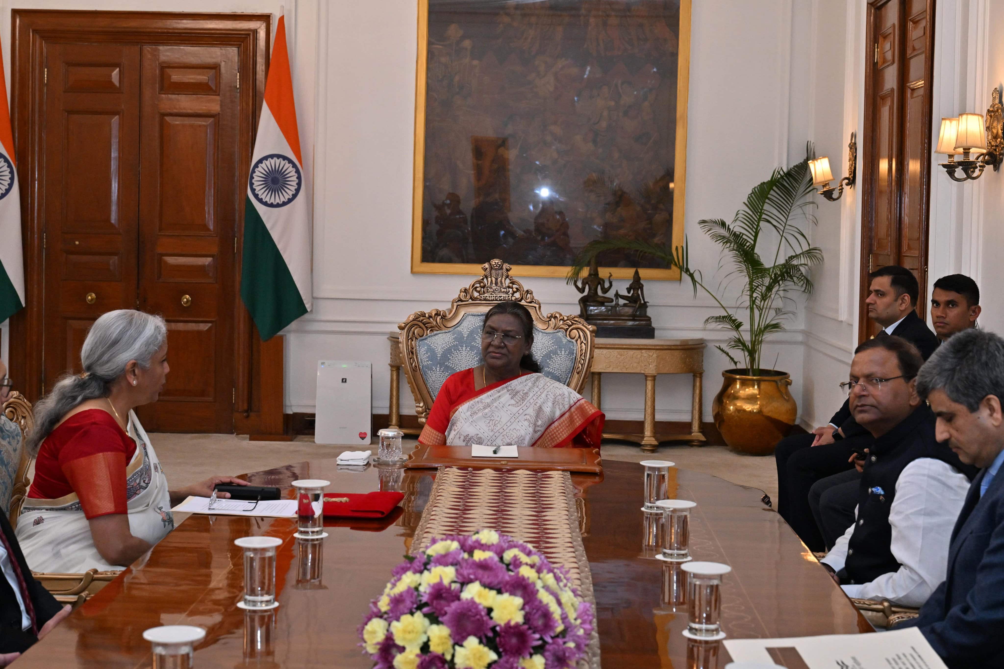 FM Nirmala Sitharaman Meets President Ahead of Budget Speech  