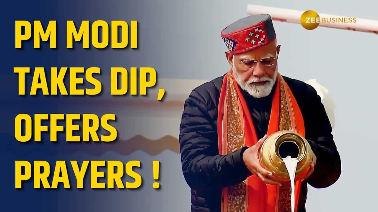 PM Modi Offers Prayers at Triveni Sangam