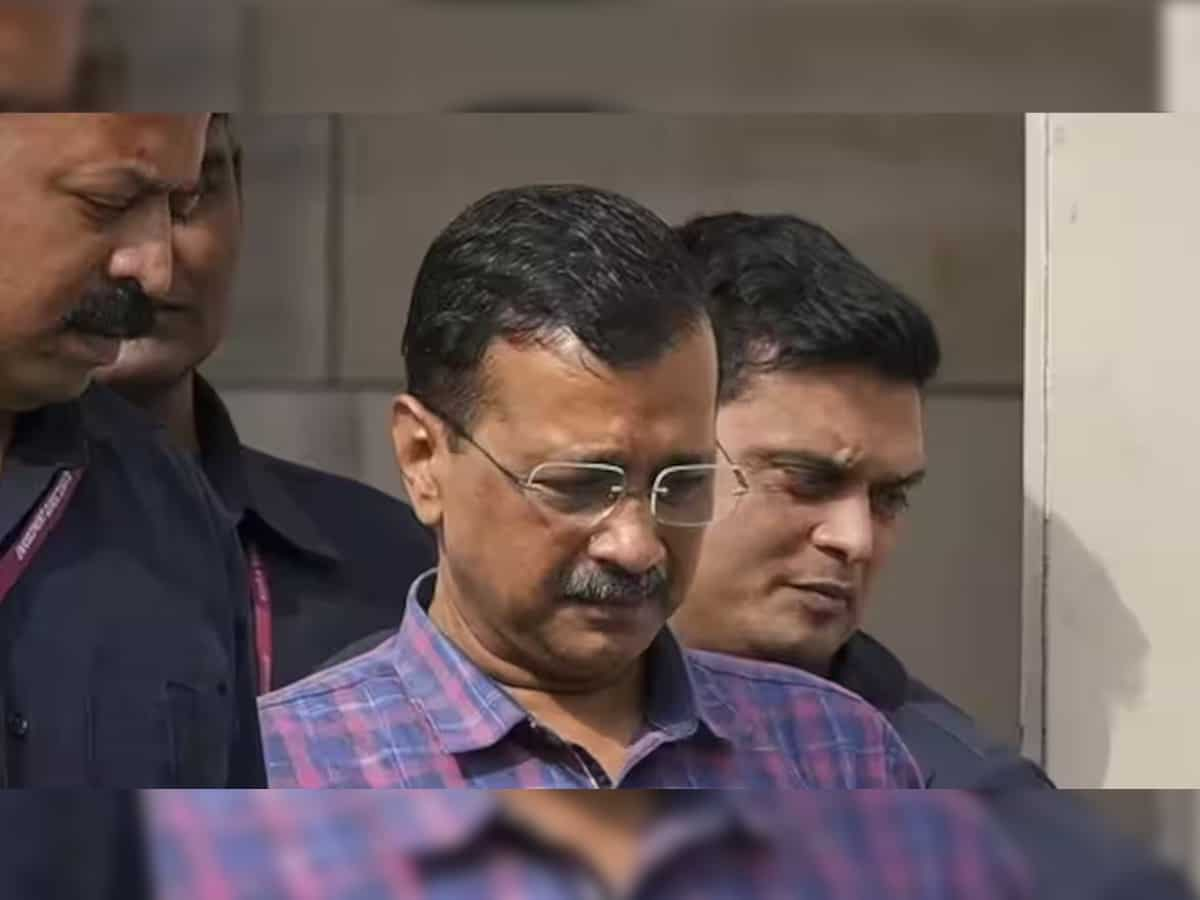 Kejriwal meets newly elected AAP MLAs, asks them to work for people