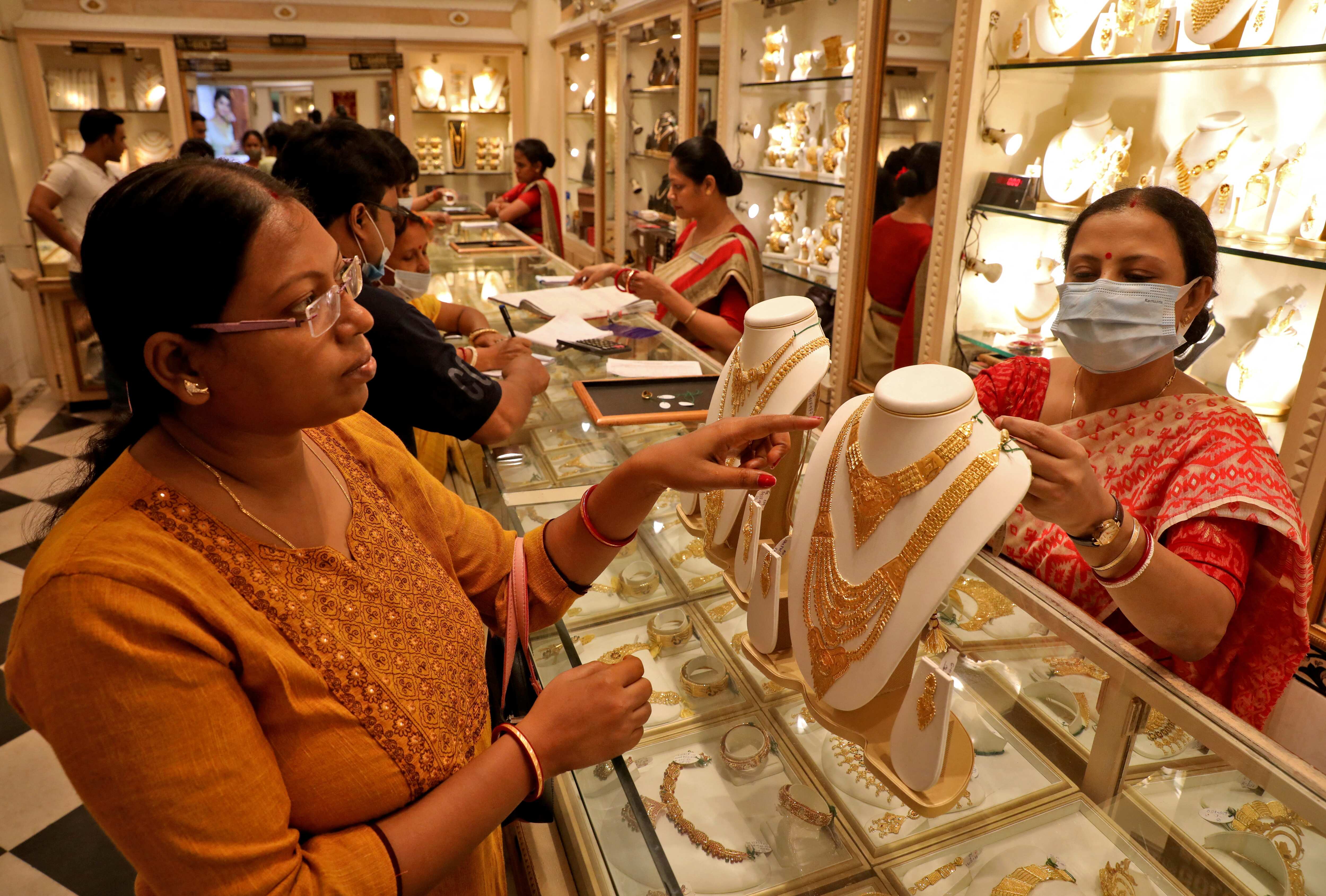 Why gold and silver prices keep changing?