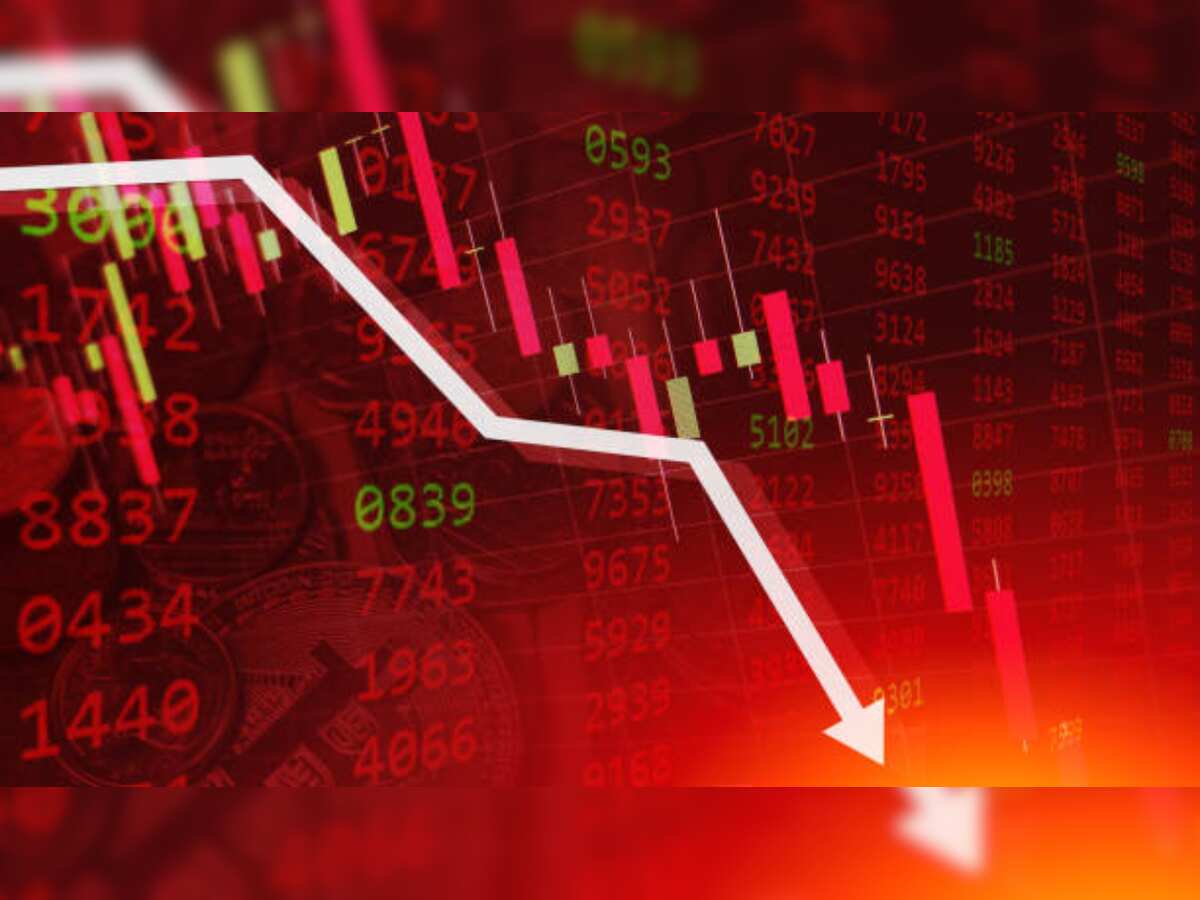 Final Trade: Sensex drops for 4th straight day, falls 548 pts; Nifty ends at 23,382