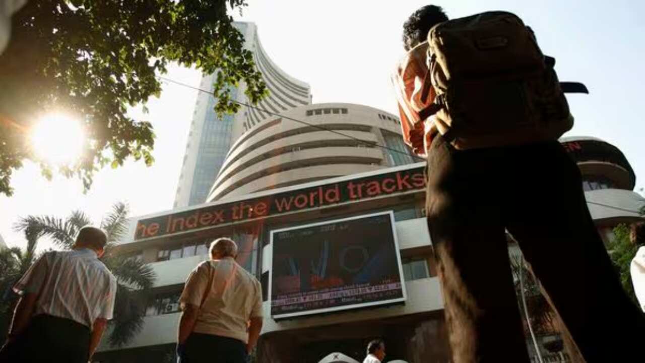 GIFT Nifty signals positive start; US tariffs, earnings in focus