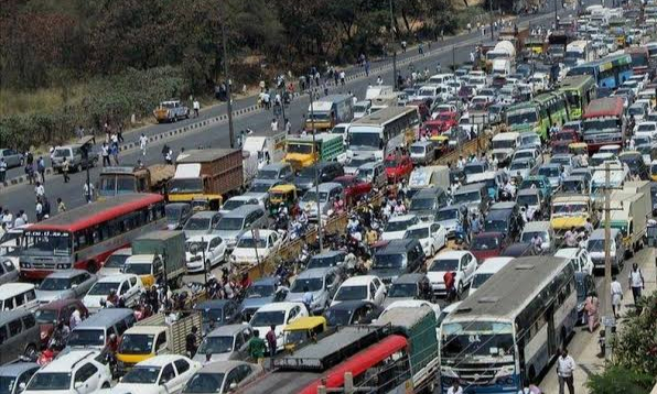 'Bengaluru, absolute traffic hell...: City's congestion worsens as HSR Layout flyover shuts for metro work, netizens irked