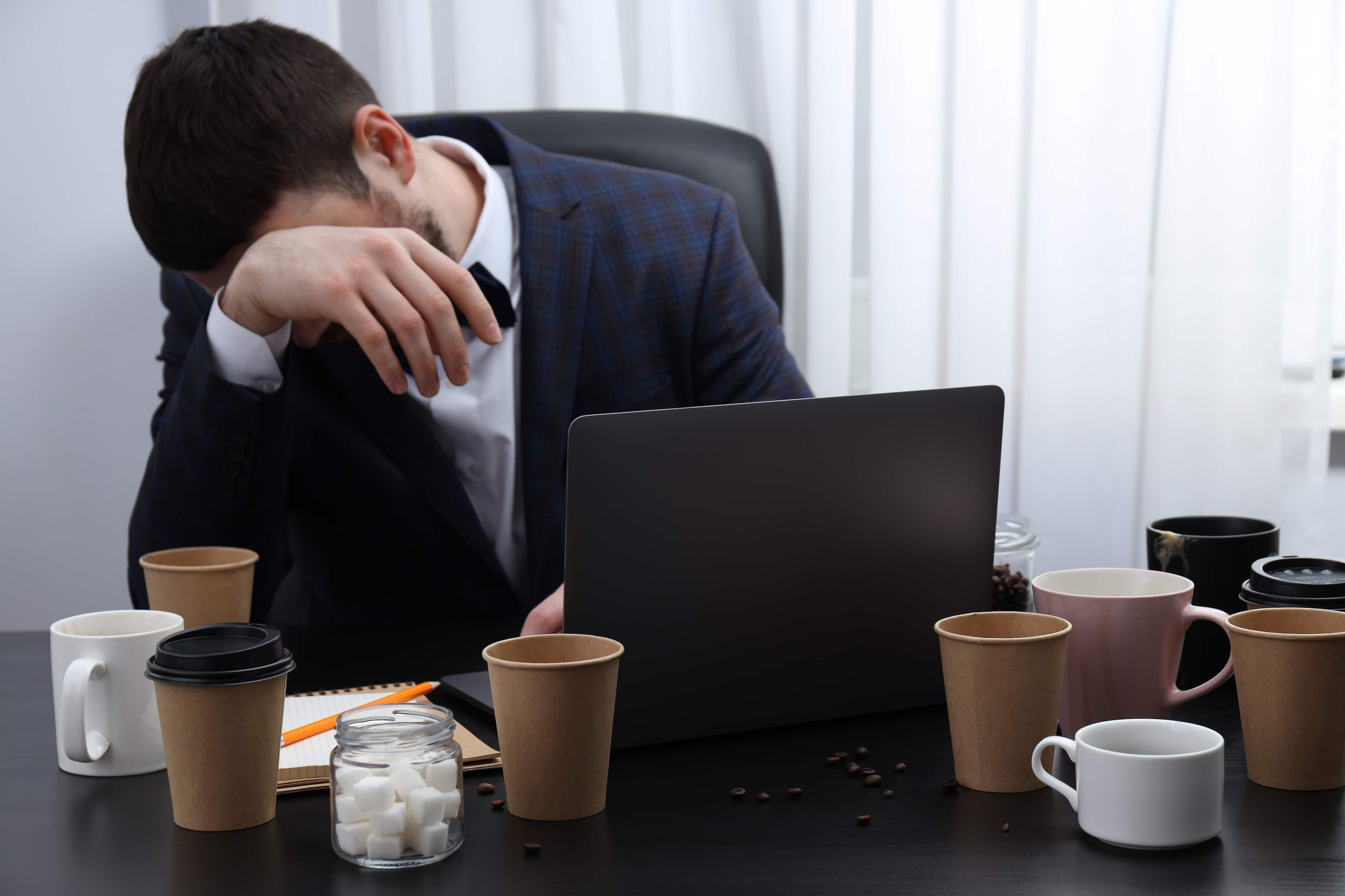 'Startups folks think they're God': Netizens fume after Reddit user claims being fired in 20 days for taking 'sutta' breaks, leaving on time and...