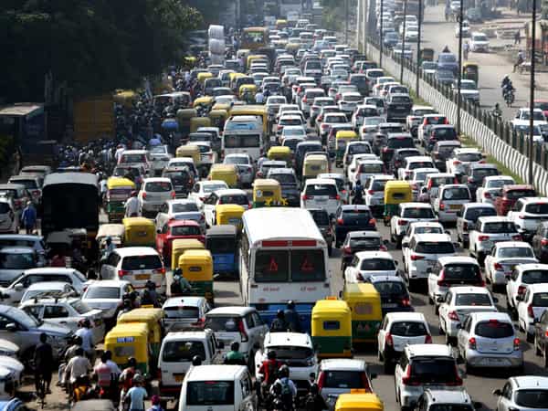 No fuel for overage vehicles after March 31, says Delhi government