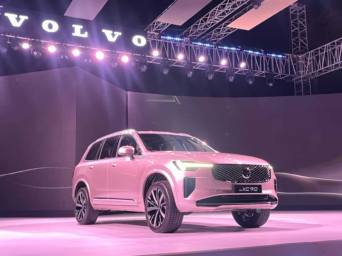 2025 Volvo XC90 Facelift Launched in India: A closer look at features, price & performance