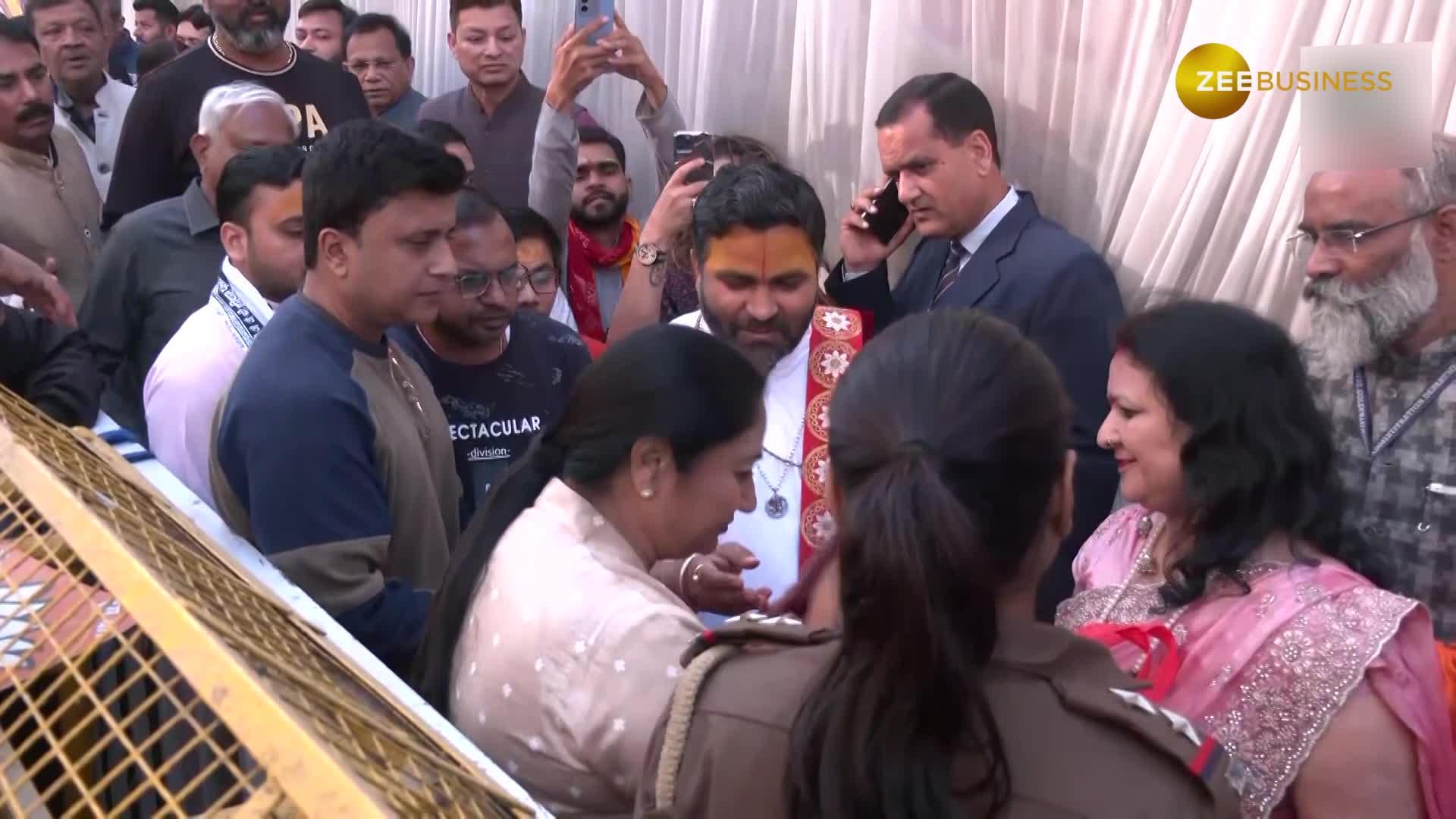 Delhi CM Rekha Gupta holds 'Jan Milan Samaroh' at residence, Citizens present bouquets, gifts