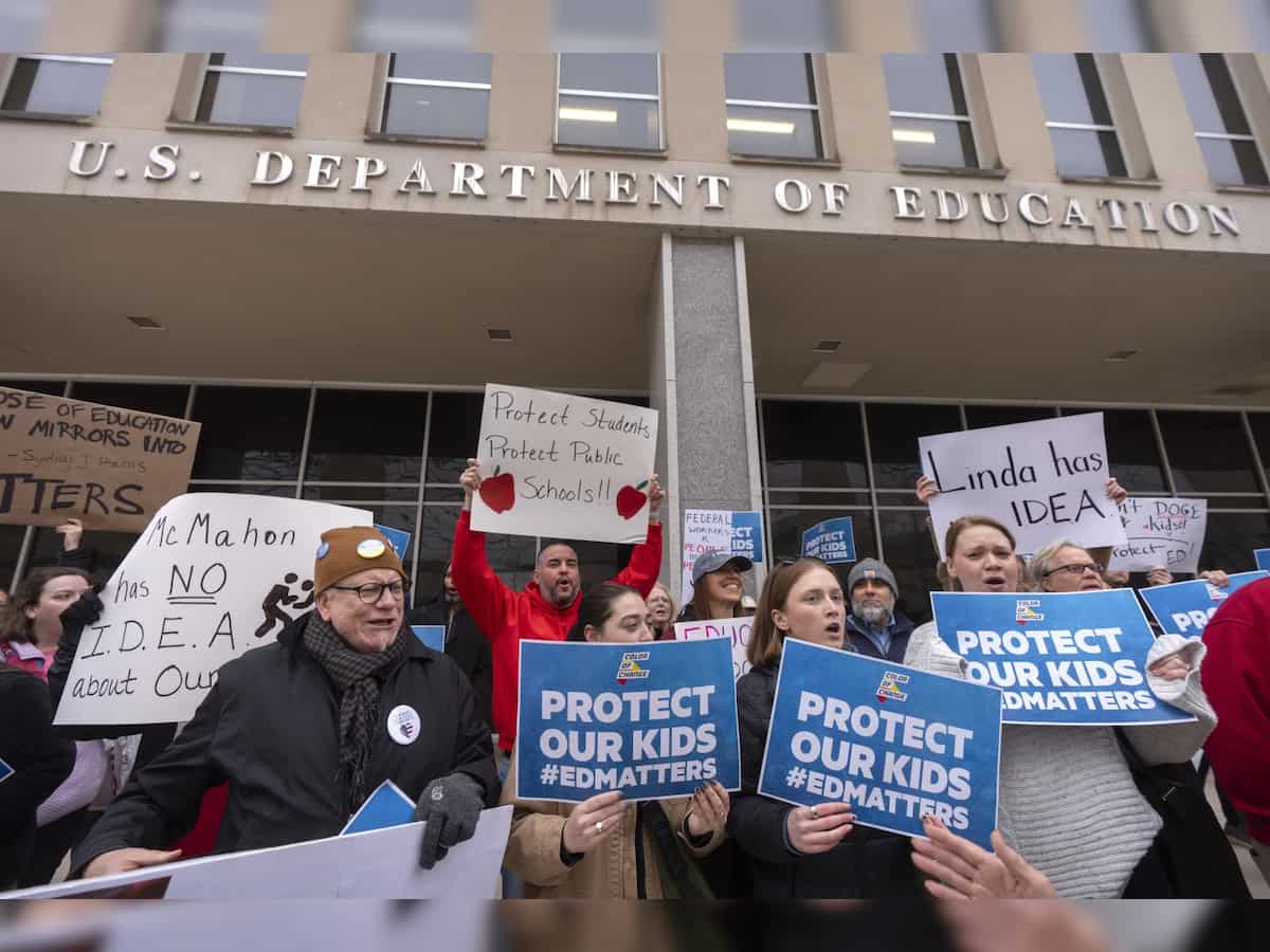 Donald Trump to sign executive order, seeks shutdown