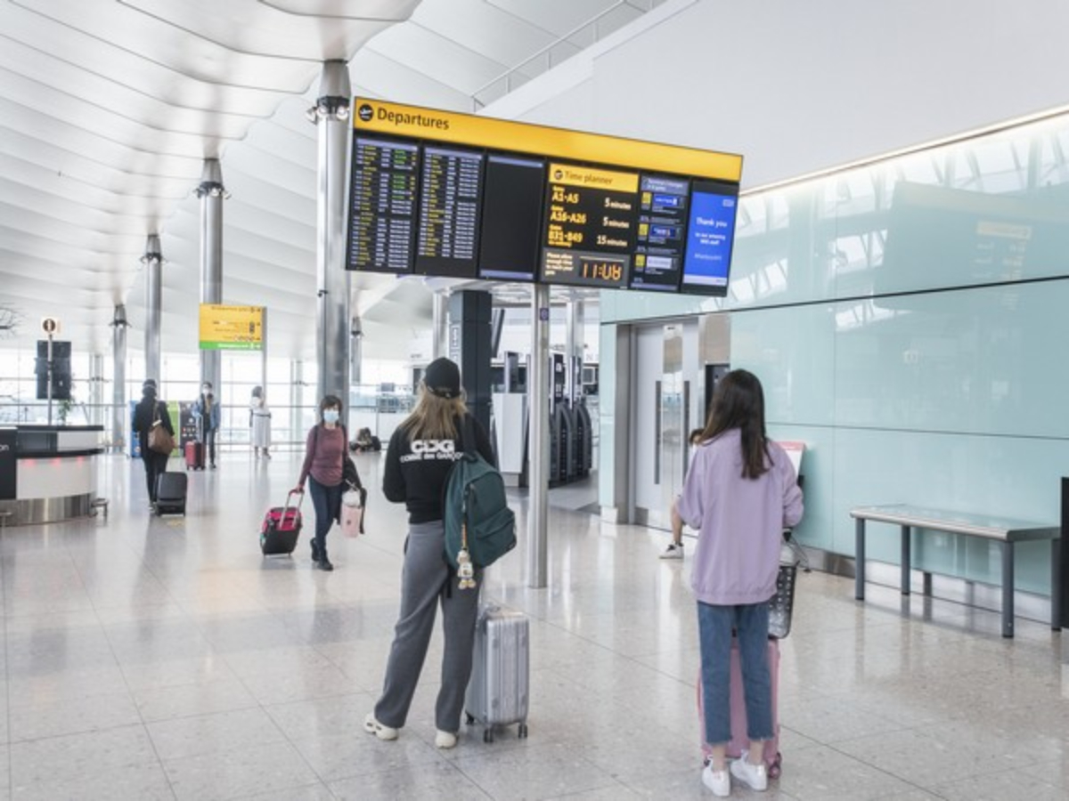 Heathrow Airport shuts down following major power outage