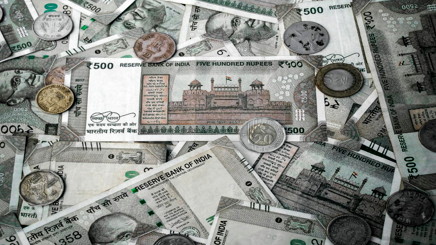 Top Small Cap vs Top Small Cap Index Fund With Best Returns in 5 Years: Know which of them has converted Rs 1 lakh one-time investment into Rs 8.3 lakh