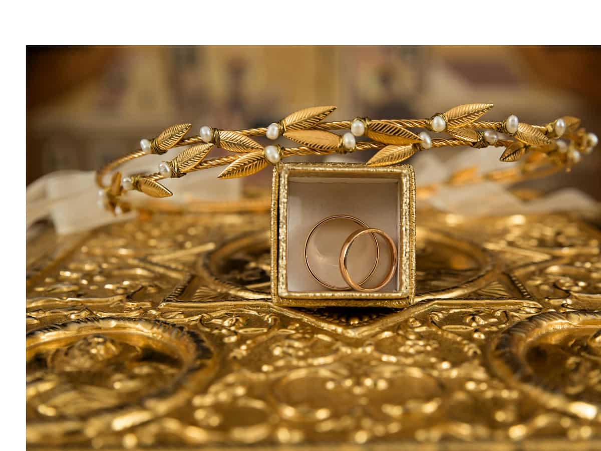 Gold financiers trade mixed after RBI draft on gold loans; Muthoot Finance slips up to 8% after brokerage downgrade