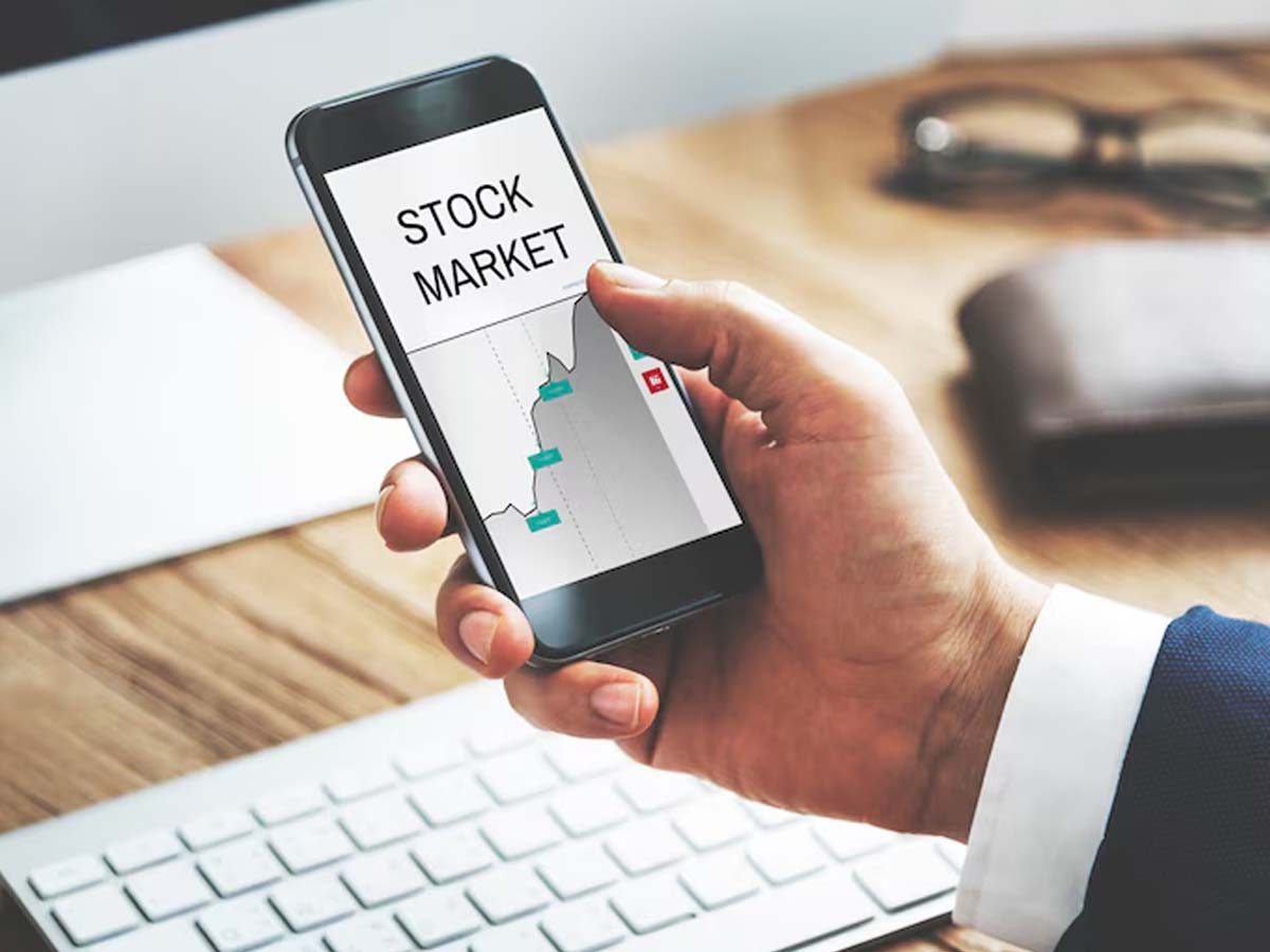 Bajaj Broking recommends buying PSU & largecap; check out targets