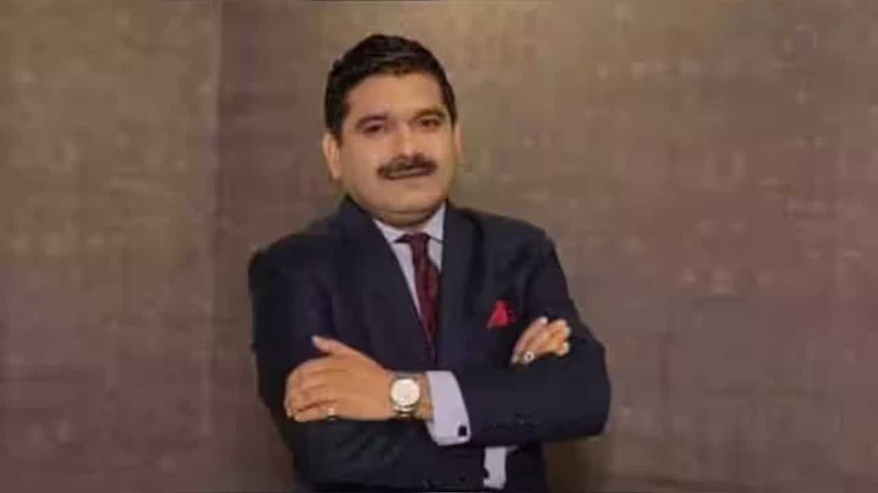 Anil Singhvi lists 7 factors that make Dalal Street attractive for FIIs now