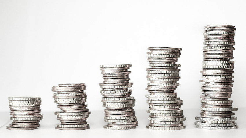 Power of Compounding in One-time Investment: Can Rs 3 lakh lump sum deposit generate larger corpus than Rs 30 lakh investment?