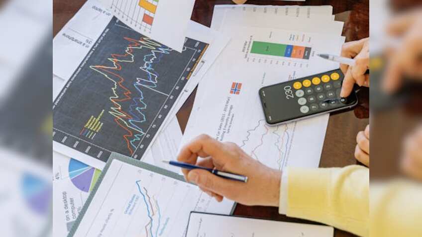 Vodafone Idea trades lower despite rating upgrade for bank facilities 