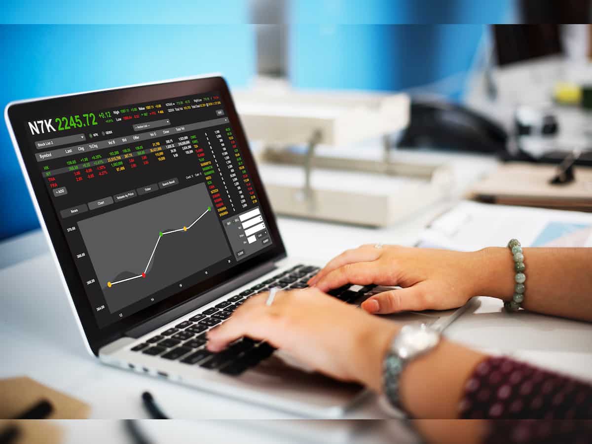 Anil Singhvi recommends buying high-dividend yield HCL Technologies