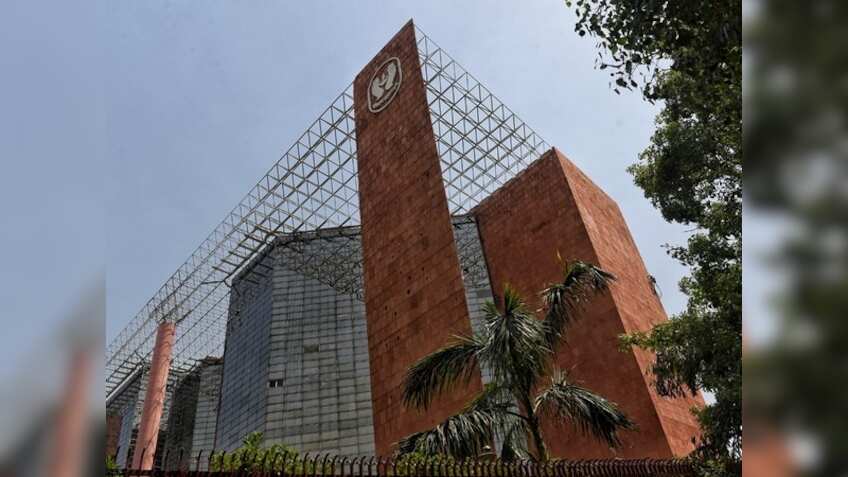 LIC's new business premium surges to Rs 2.27 lakh crore in FY25