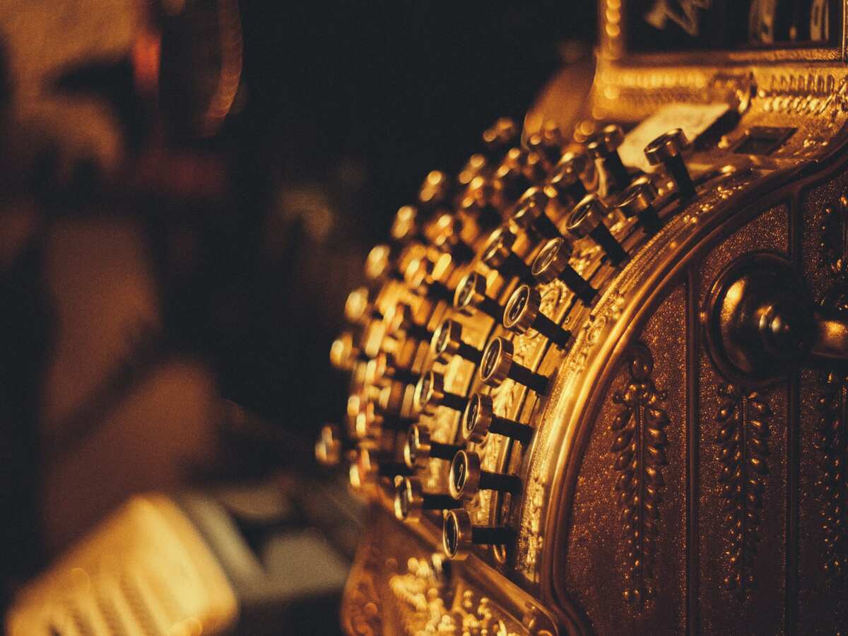 Return on Rs 5 lakh investment in physical gold in 1 year