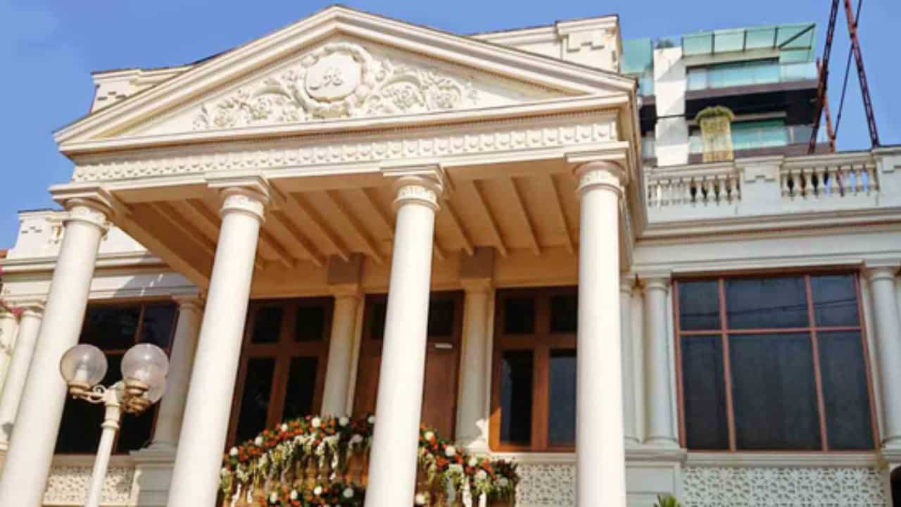 Bandra West - Mannat, The King Khan’s Palace  