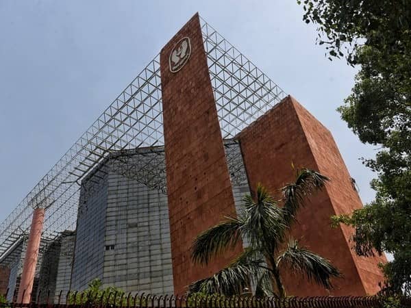 Good news for LIC policyholders! Life insurance company starts online facility for premium payment through WhatsApp Bot