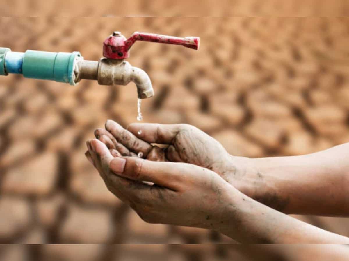 Severe water crisis hits Karachi, residents complain no