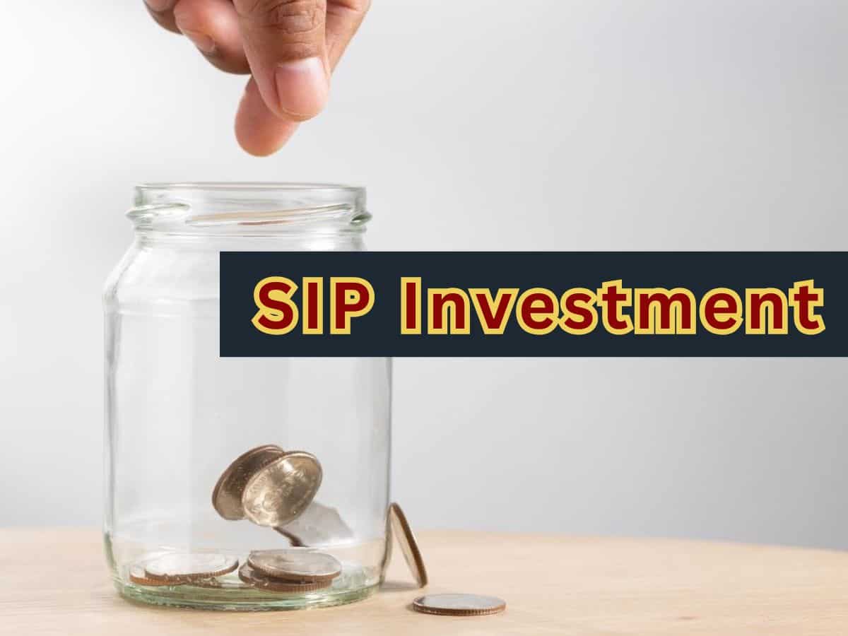 Power of 14% SIP Returns: How much money you need to invest in SIP/month to generate Rs 2.5 crore retirement corpus in 22 years