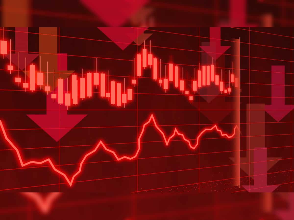Final Trade: Sensex slips 271 pts, Nifty closes