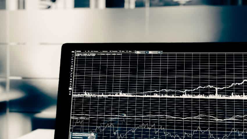 Defence PSU & 4 Other Stocks: Analysts recommend 3 largecaps, 1 midcap, 1 smallcap for short term
