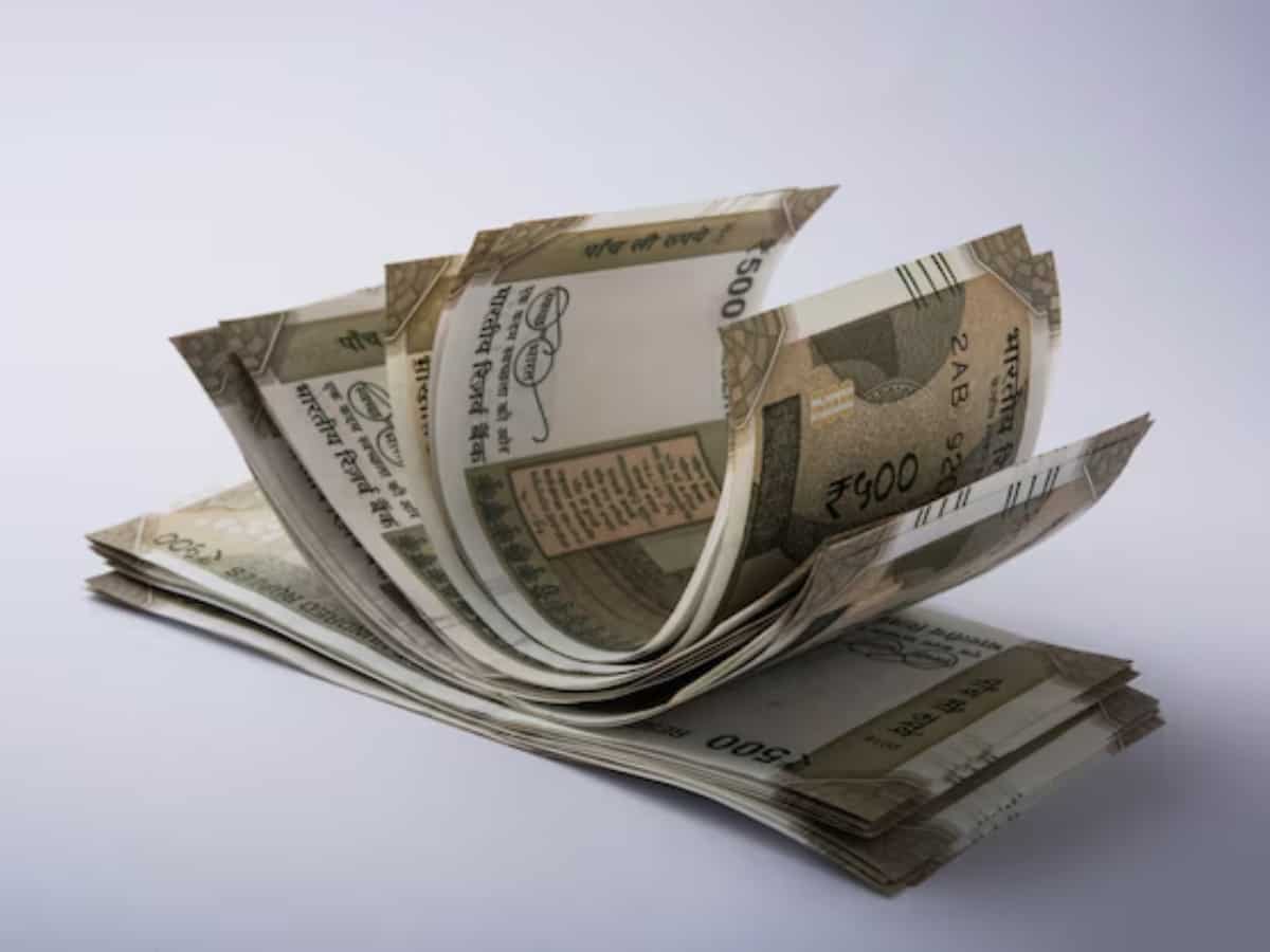 How much can Rs 11,000 monthly SIP build in 20 years?