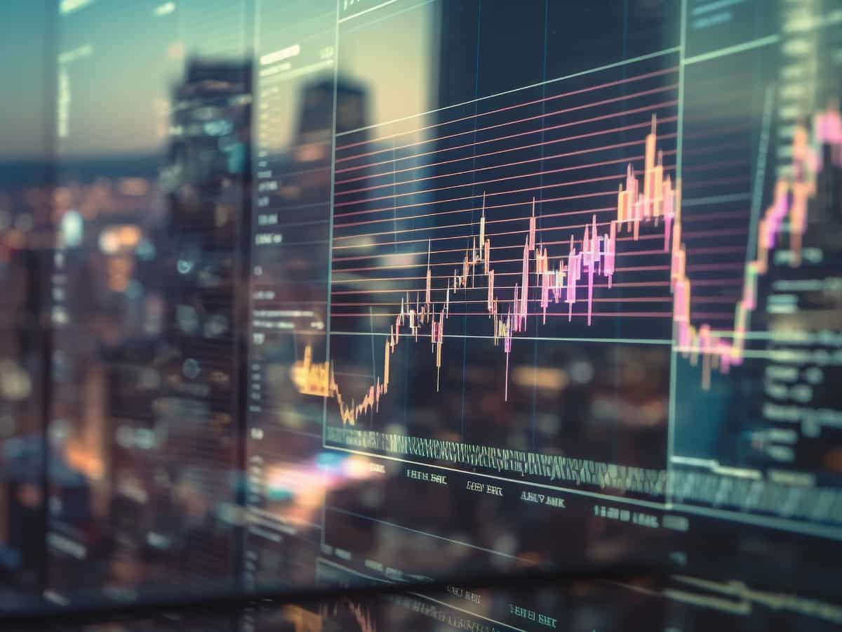 Anil Singhvi bullish on 1 largecap and 2 midcap stocks for short to medium term