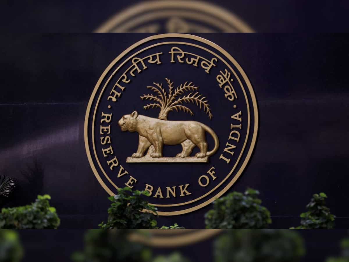 RBI cuts CRR by 100 basis points, set