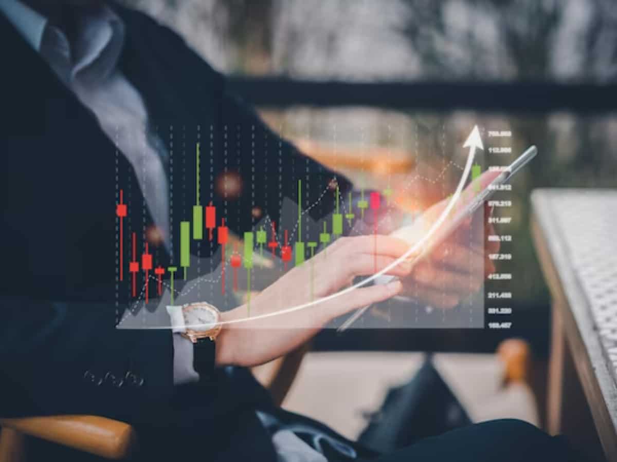 Anil Singhvi suggests 4 smallcaps and 1 largecap for decent gains in short to medium term
