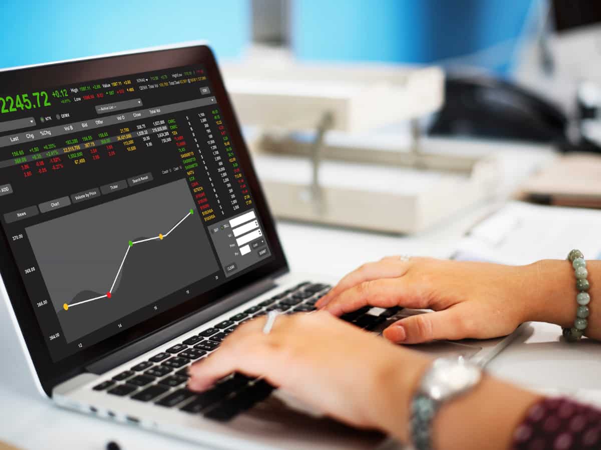 25–30 Stocks Works Best 