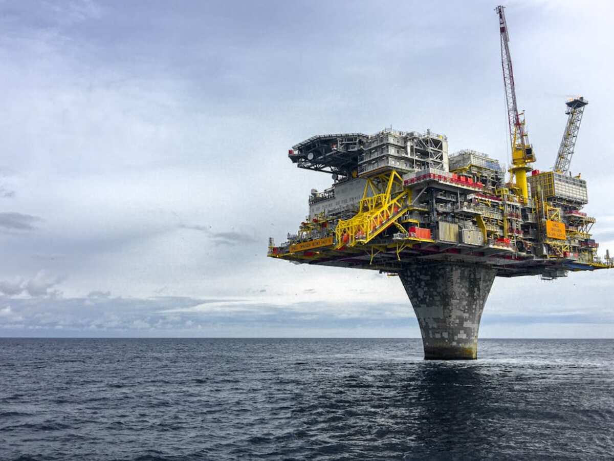 Crude oil futures rise as Brent hits $74.65