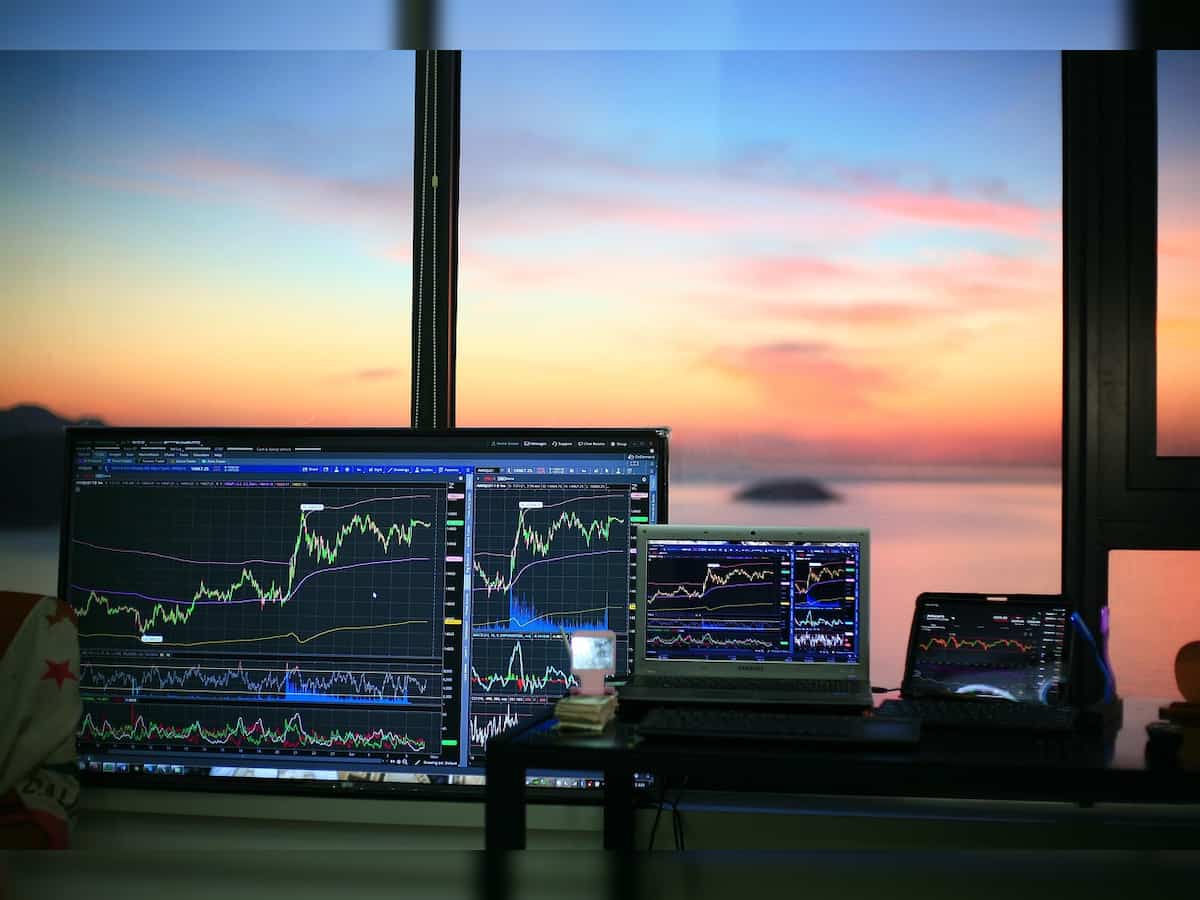Investors poorer by Rs 2.8 lakh crore in