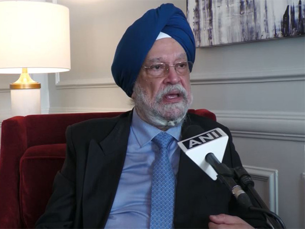 Union Minister Hardeep Puri reviews LPG portability policy
